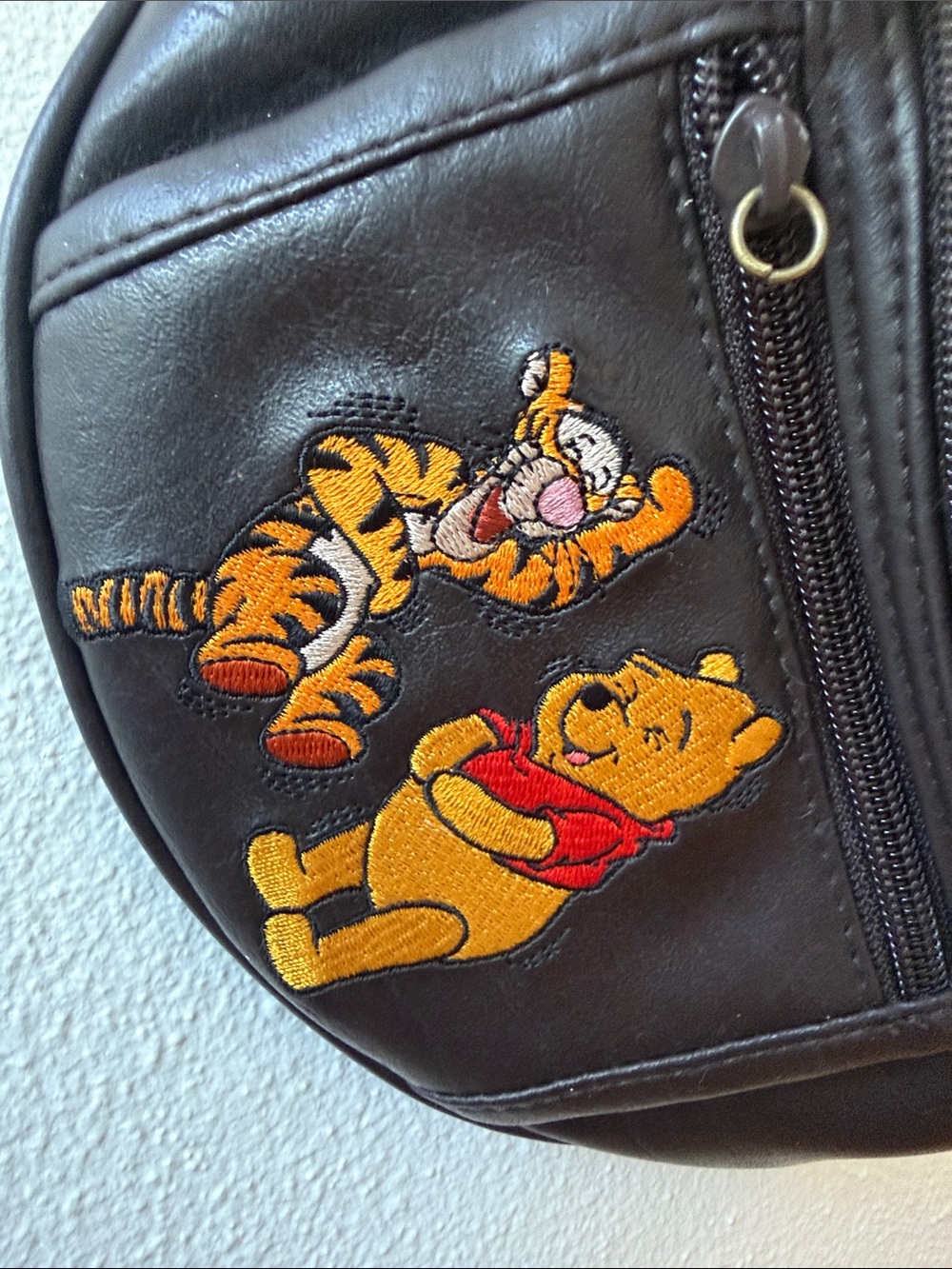 Vintage 90s Disney Dark Brown Leather Winnie the Pooh & Tigger Belt Bag - Picture 3 of 9